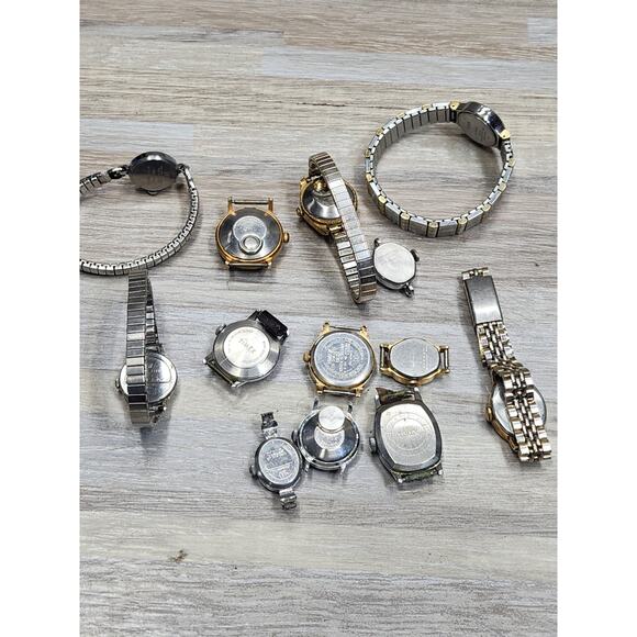 LOT OF 13 VINTAGE LADIES Timex WRIST WATCHES PARTS REPAIR Untested - Picture 12 of 14